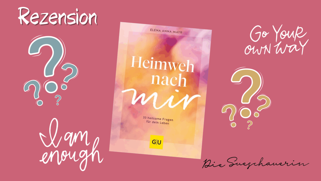 Auf einem roten Hintergrund ist mittig das Cover platziert. Oben links steht das Wort "Rezension" in weißer Druckschrift. Darunter sind mehrere blaue Fragezeichen zu sehen und der Ausdruck "I am enough". In der reechten oberen Ecke steht "Go your own way". Darunter sind mehrere gelbe Fragezeichen platziert. Das Cover hat einen Hintergrund mit gelb, rosa und pink. Der Titel steht in Druckschrift und Heimweh mittig in weiß. Der Autorinnenname steht am oberen Rand in schwarzer Druckschrift.
